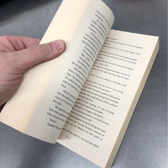 The Lunar Chronicles: Cress by: Marissa Meyer, paperback book - Picture 4 of 7